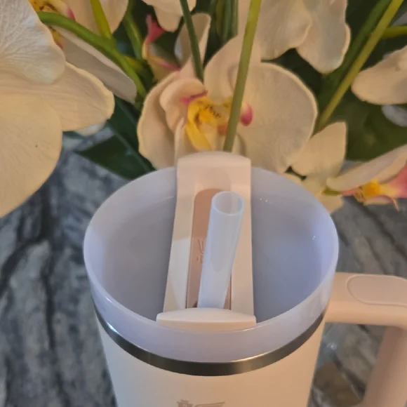 Stanley Quencher H2.0 Tumbler - Light Pink - Picture 2 of 4
